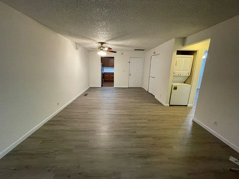 472 Lancaster Ln — Photo 8