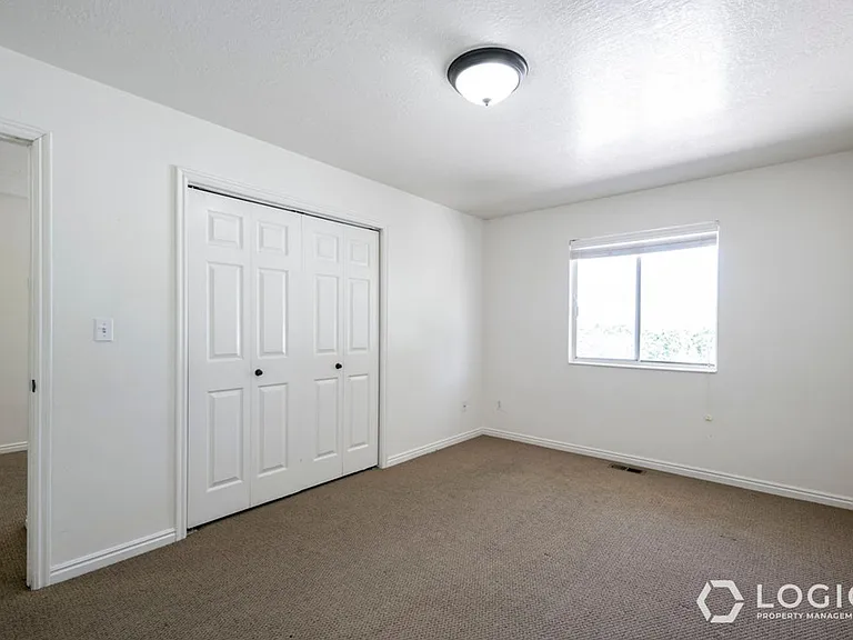 934 E 500 N — Photo 14
