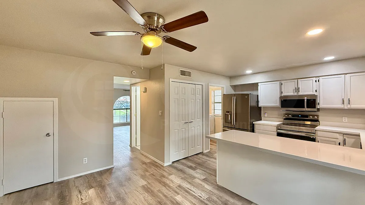 3 bed, 2.5 bath, 1430 sqft, $2,150 — Photo 4