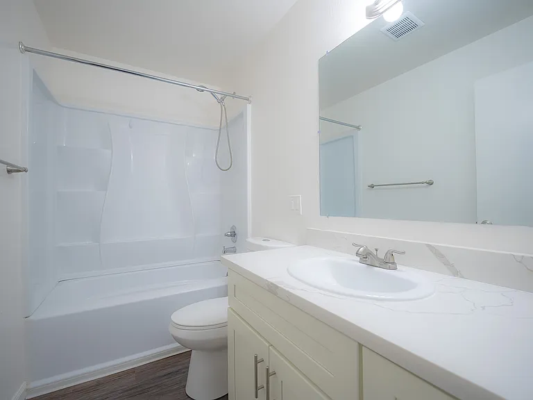 3040 Sunset UNIT#21 bath2 (1)