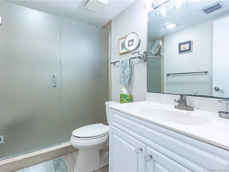 5596 NE Gulfstream Way — Photo 17
