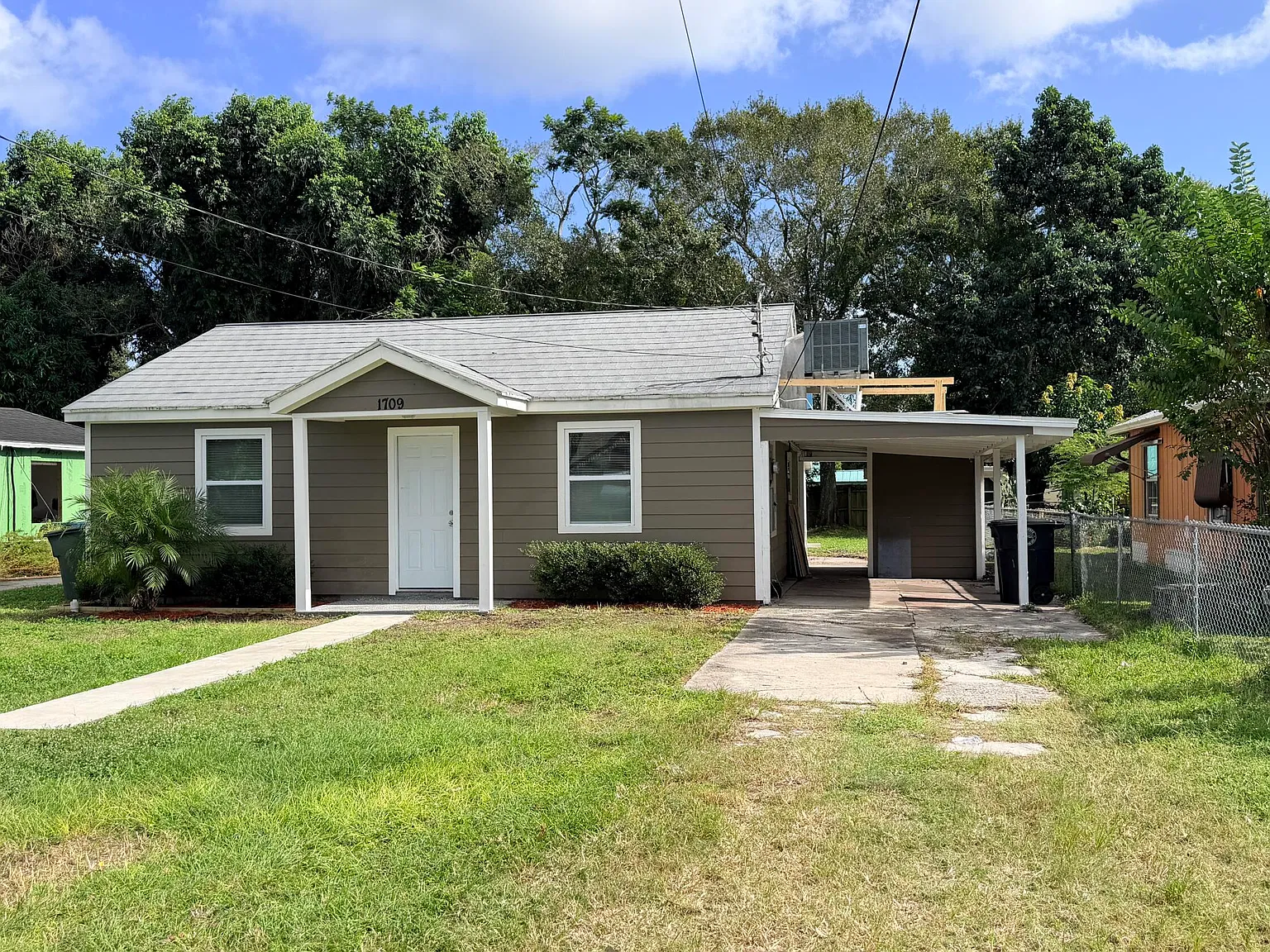 3 bed, 2.0 bath, 888 sqft, $2,100 — Photo 1