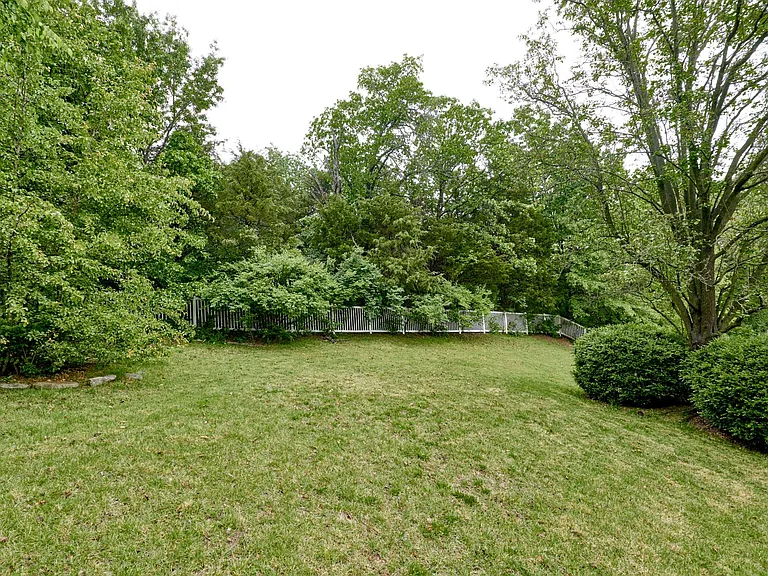 6001 La Chateau Ct — Photo 31