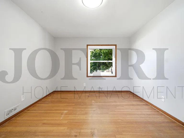 19604 Holiday Ln — Photo 8