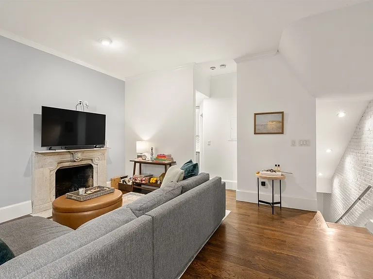34 Lawrence St #2 — Photo 2