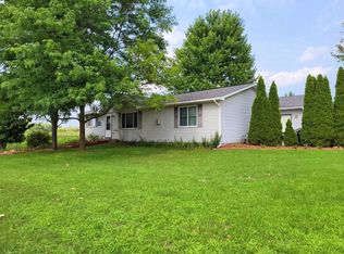592 Bauer Ln, Rio, WI 53960