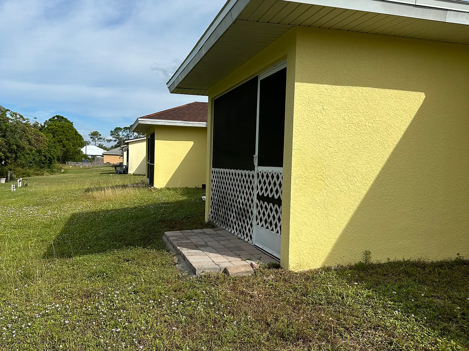 3 bed, 1400 sqft, $1,549 — Photo 2