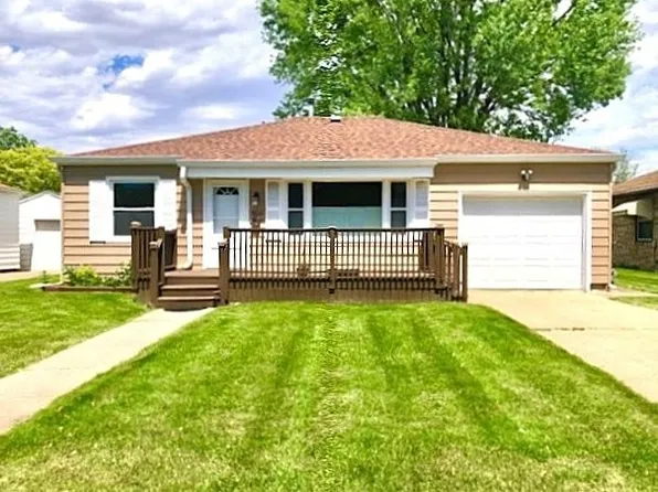 804 W 11th St, Sterling, IL 61081