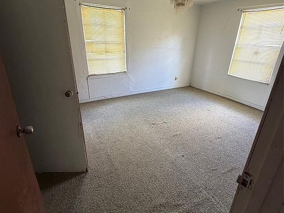 3rd image of 9422 Coffee St