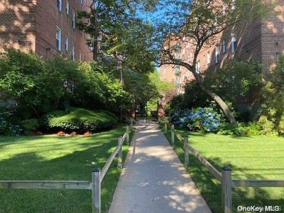 30 Cathedral Avenue #2E, Hempstead, NY, 11550