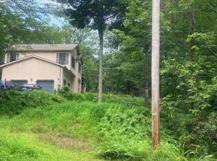 54 Willows Dr, Hawley, PA 18428