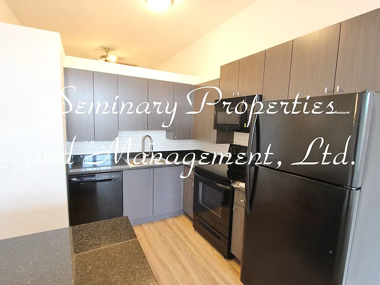 Prime Southport Corridor newer construction one-bedroom's — Photo 91