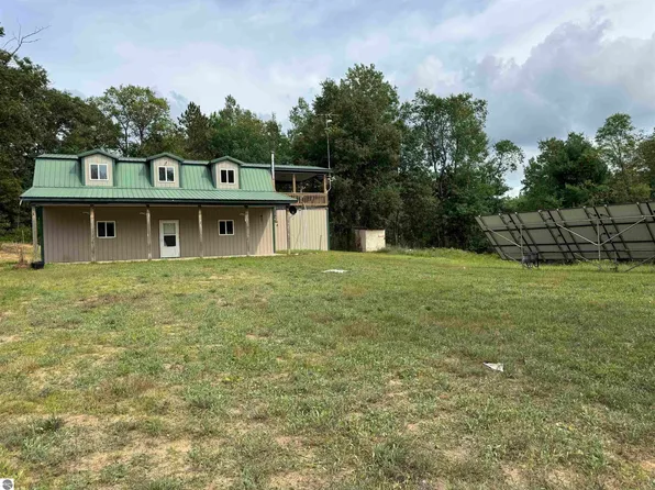 11433 Woodlane Dr, Cadillac, MI 49601
