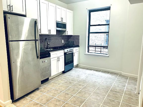 4th image of 21 Central Park N #41