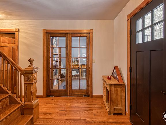 5th image of 10 Fox Run Ln