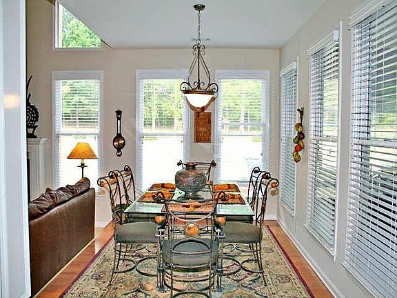 view of eat-in area of kitchen