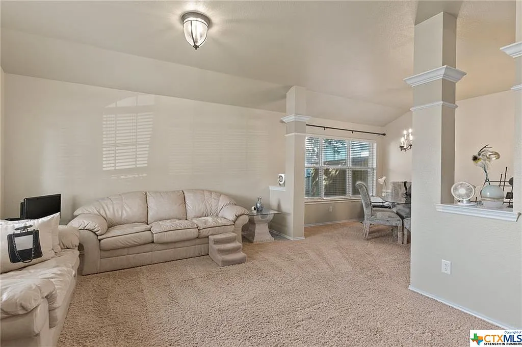4 bed, 2753 sqft, $2,500 — Photo 2