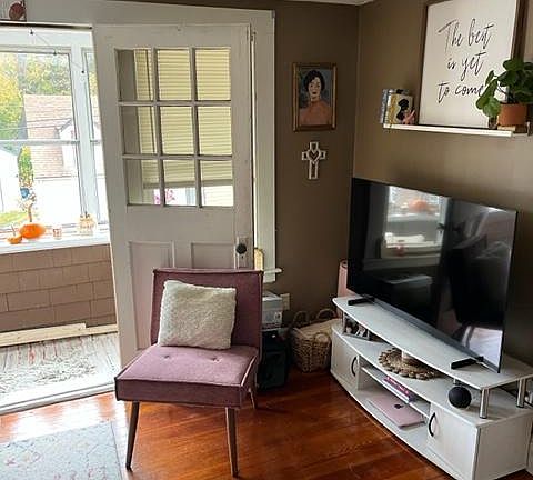 4th image of 15 Lincoln Ave #2