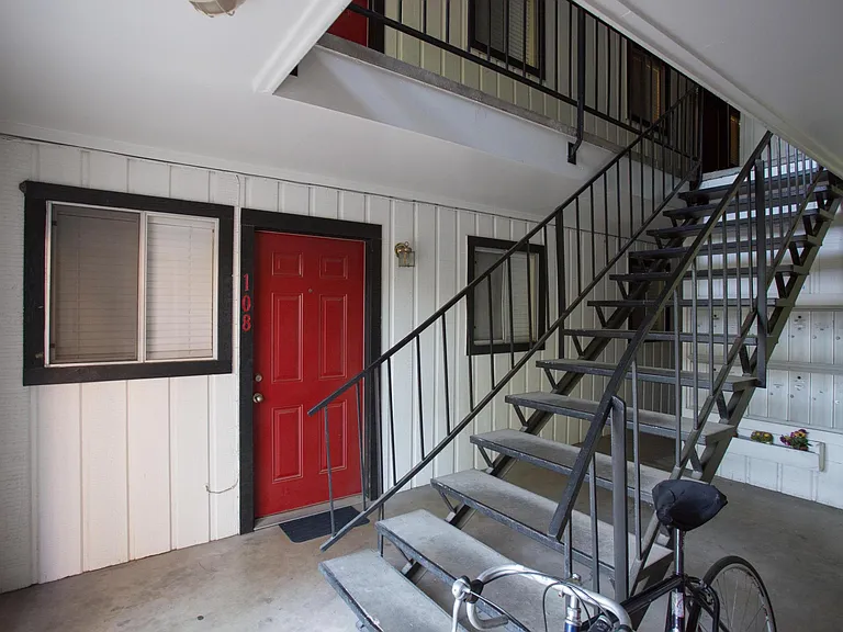 Monticello Studios Hyde Park — Photo 20