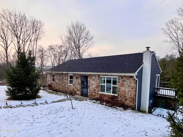 5 Crestview Dr, Lock Haven, PA 17745