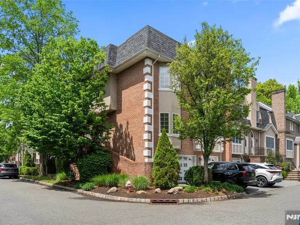 127 Stonegate Trl, Cresskill, NJ 07626
