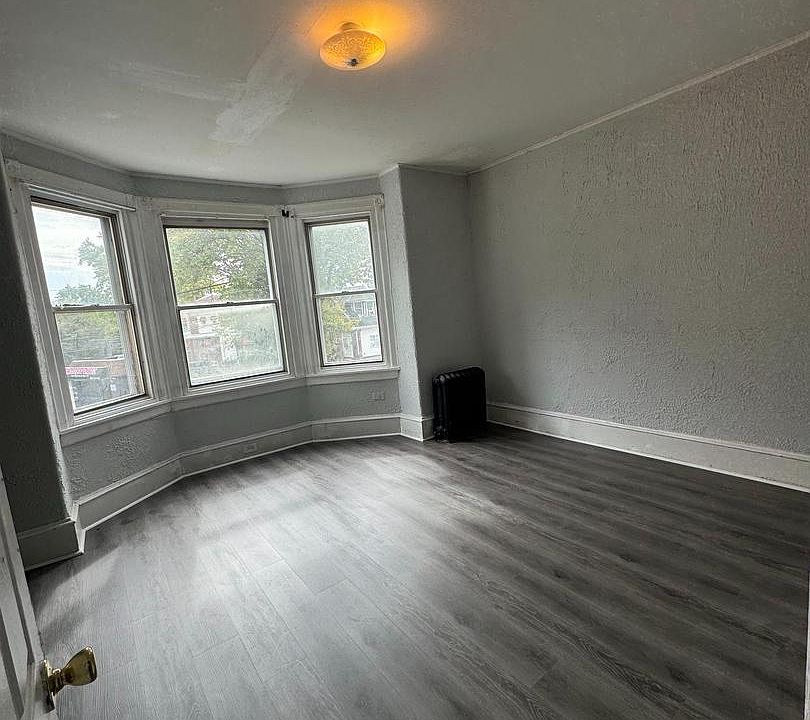 1st image of 4660 Castor Ave