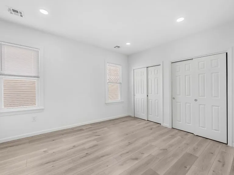811 Jackson Ave #2 — Photo 5