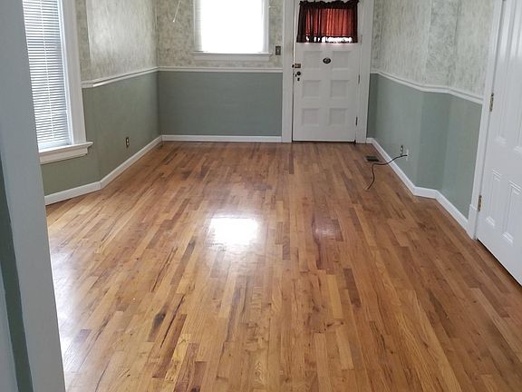 3rd image of 126 Gifford Ave