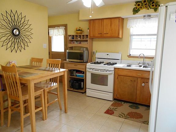 3rd image of 1458 W Grandview Blvd
