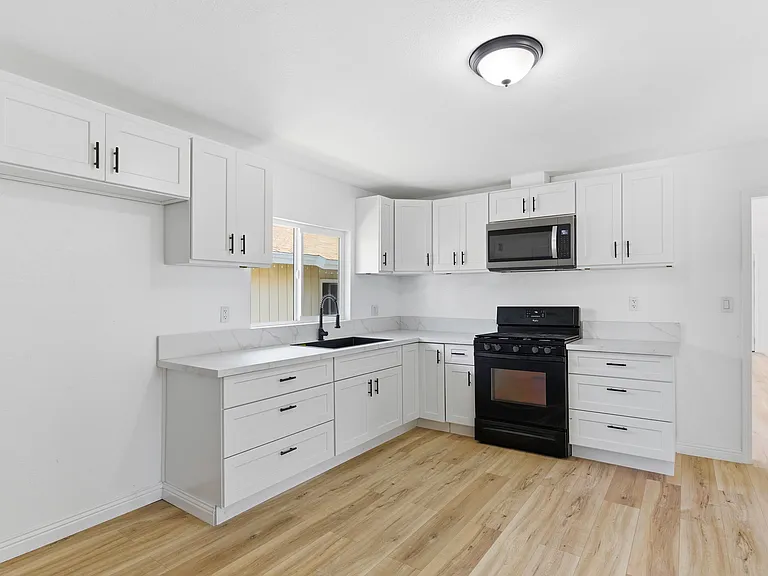 222 Moneta Ave — Photo 2