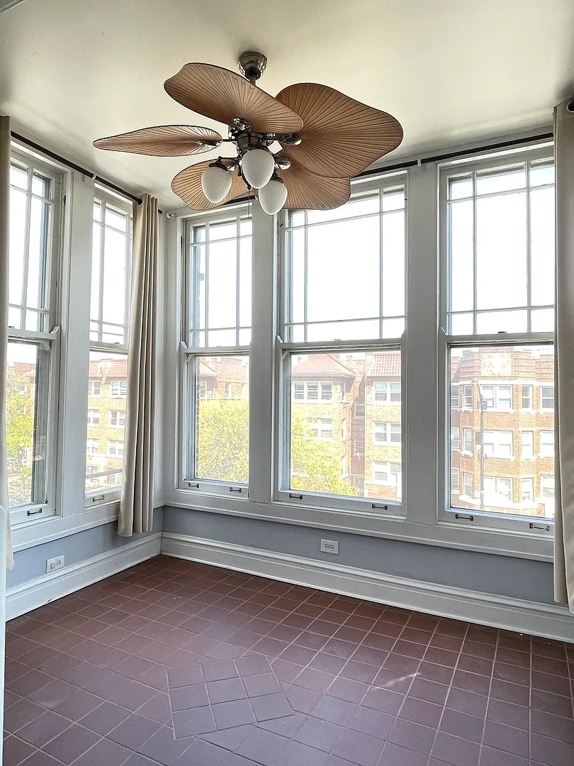 2 bed, 1200 sqft, $2,000 — Photo 4