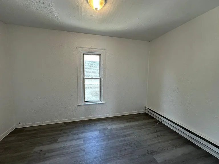 1065 Caulfield SW — Photo 7