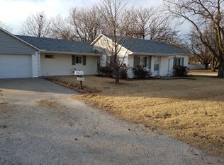 723 E 2nd St, Newton, KS 67114