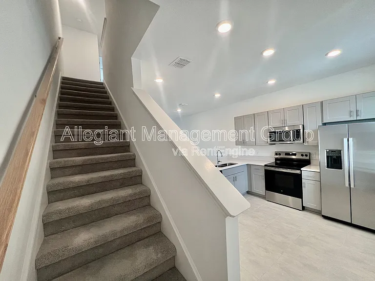 3200 Skyline Loop — Photo 7