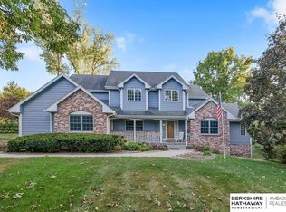 6415 Country Club Rd, Omaha, NE 68152