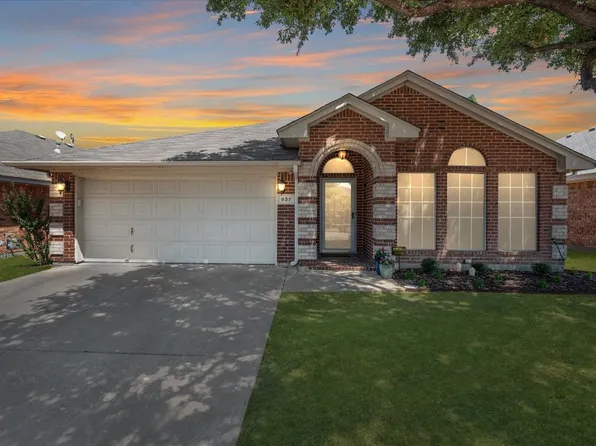937 Churchhill Dr, Saginaw, TX 76131