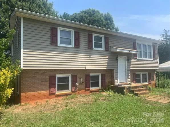 2614 Pierson St, Newton, NC 28658