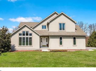 16 Meadow Ridge Rd, Temple, PA 19560