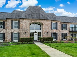 136 Carriage Way Dr APT 111C, Willowbrook, IL 60527