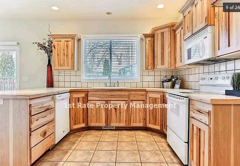 828 W Rollins St — Photo 9