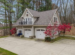 8400 Jennifer Ln, Holly, MI 48442