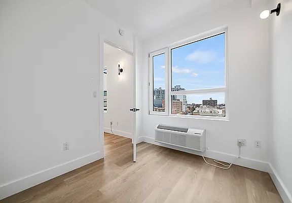 5th image of 1042 President St #8