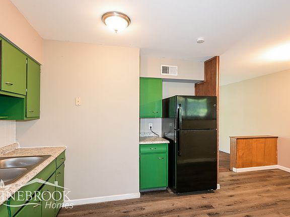 5th image of 1840 Clover Ln