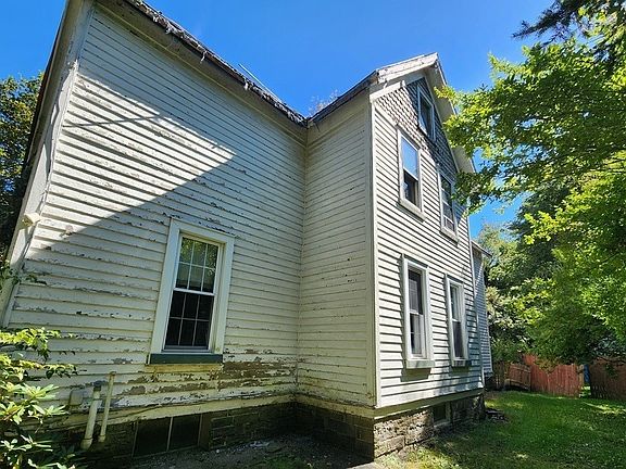 2nd image of 17 Ogden St