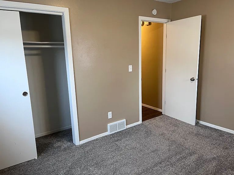 704 W Bailey St — Photo 11