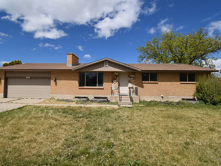 3638 W Jasmine St — Photo 1