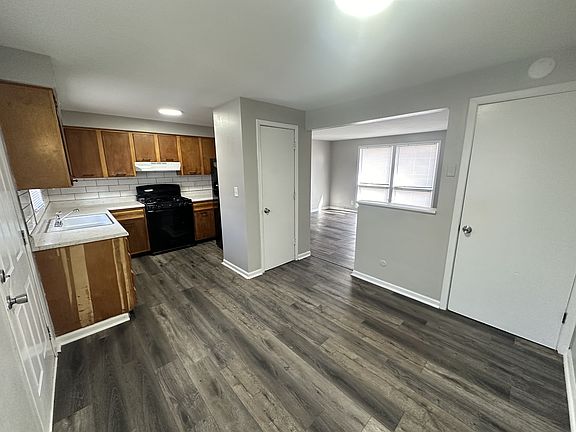 2nd image of 421 Hosmer St #1