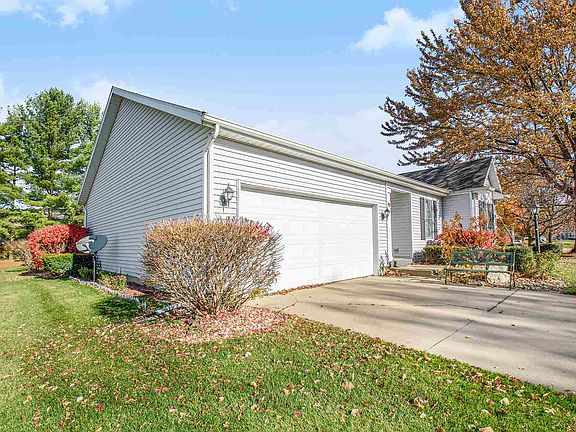 3rd image of 927 Finch Dr