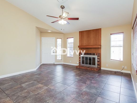 4th image of 1133 W Greenway Dr