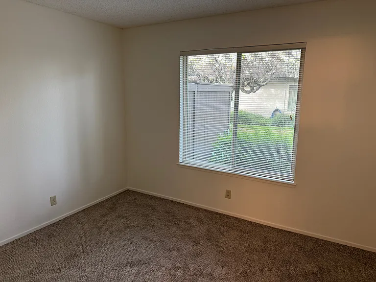 Avenue West Apartments — Photo 41